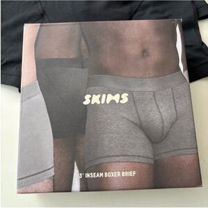 SKIMS Men’s 3” Boxer Brief 3-Pack Onyx Size Small
New in box